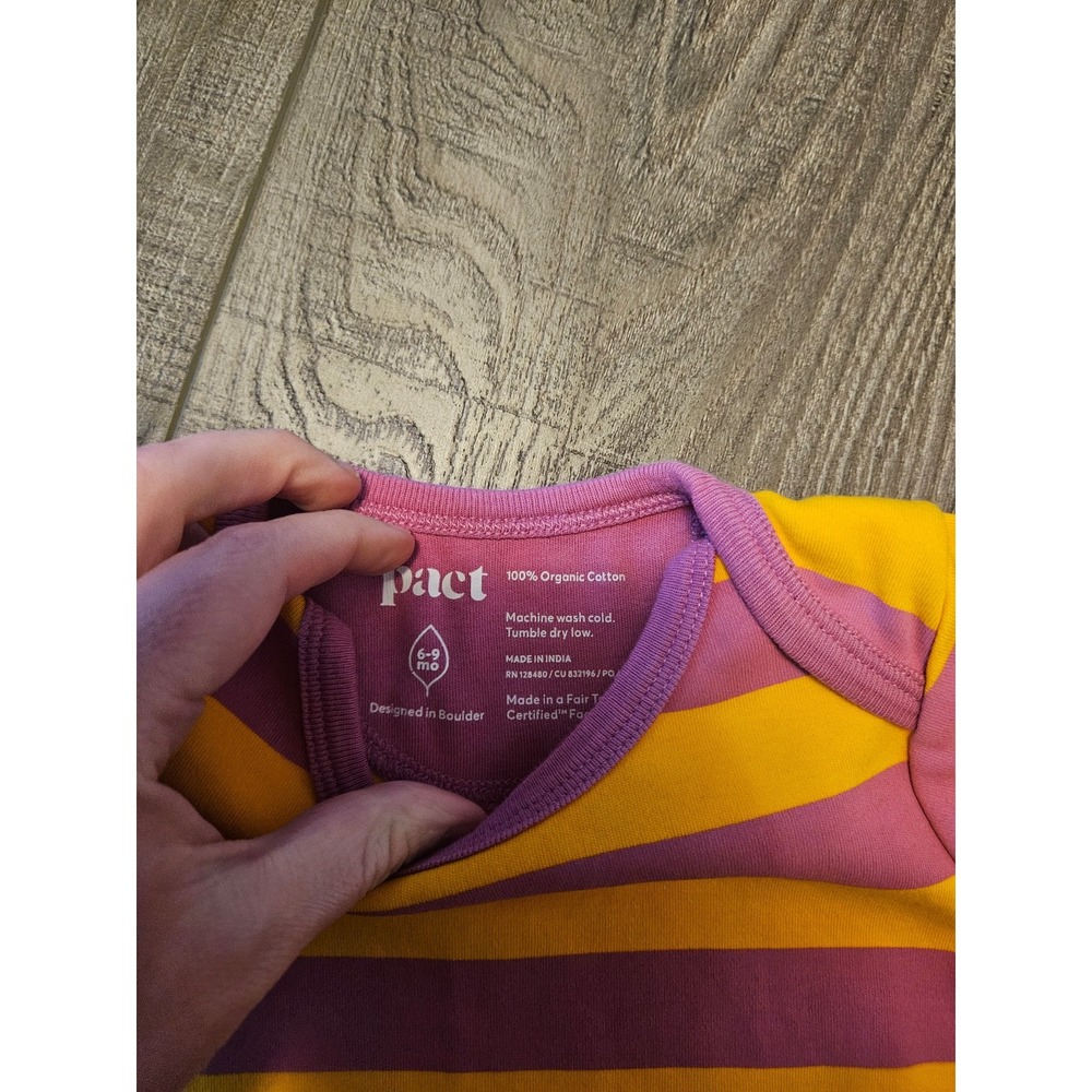 Pact organic bodysuit‎ 6-9 mos - Picture 2 of 2
